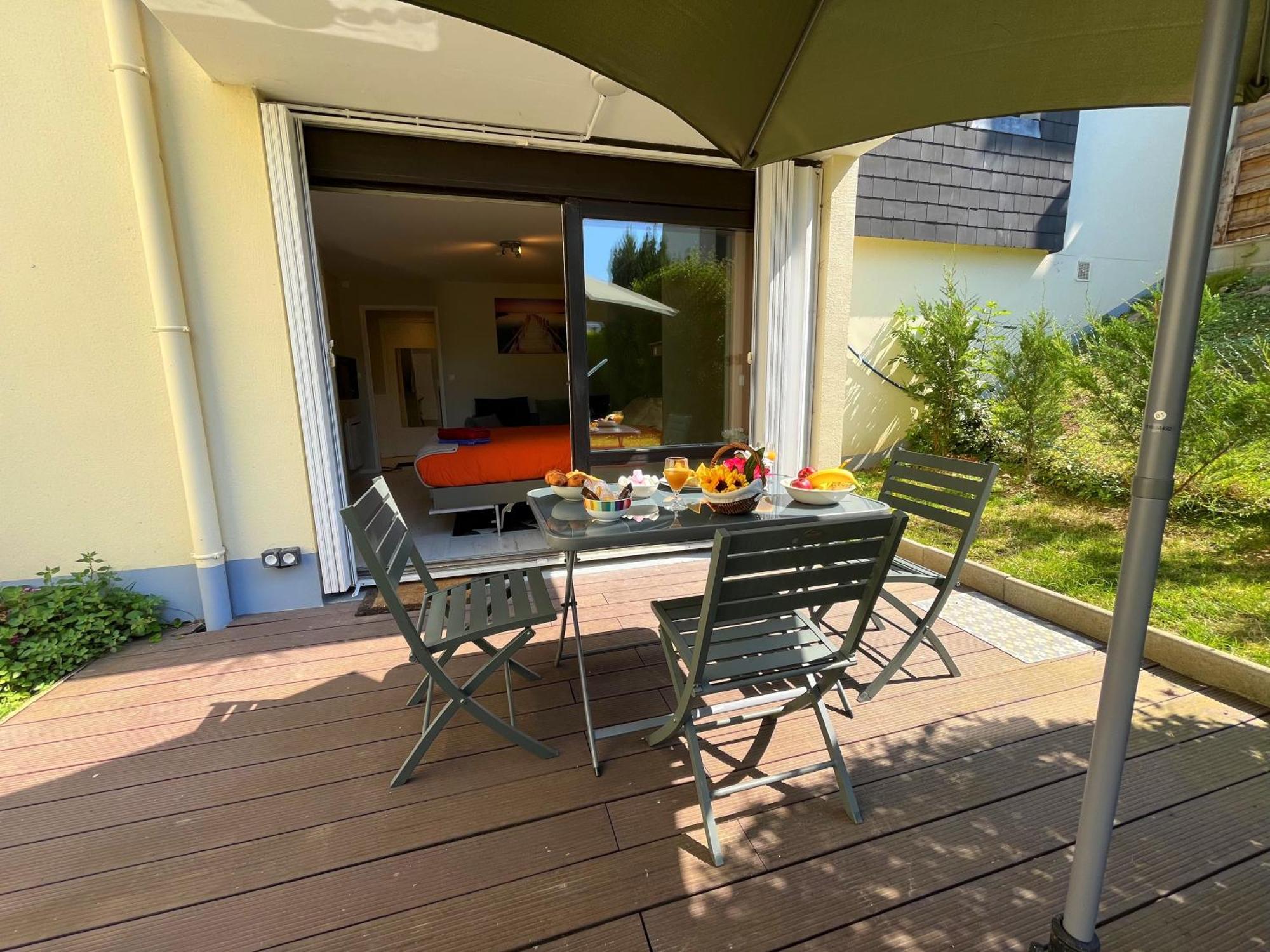 Studio Proche Plage - Parking Gratuit Et Prive - Terrasse Et Petit Jardin Cloture Courseulles-sur-Mer Exterior photo
